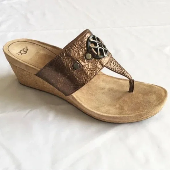 UGG Brielle Bronze Logo Sandals. Sz 8.5 - Picture 4 of 6